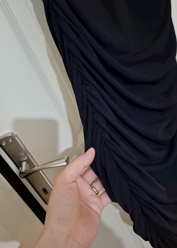 Uzun Siyah Drapeli İnce Askılı Elbise - Görsel 3