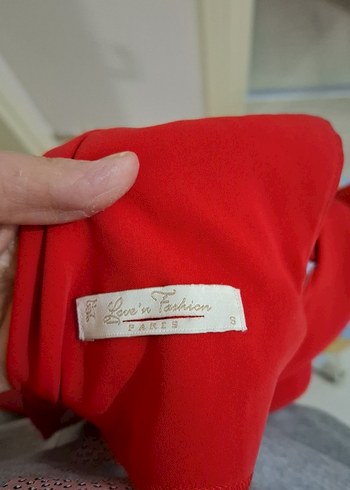 Kırmızı V Yakalı Uzun Salaş Abiye Elbise - Görsel 6