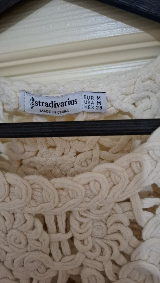 Nakışlı Dantel Detaylı Kısa Örgü Yelek - Görsel 2