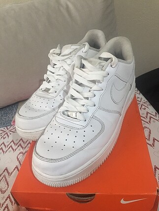 Bir kaç kez giyilmiş Air Force 1