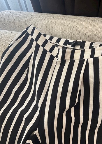 Kadın Siyah Beyaz Çizgili Piliseli Pantolon - Görsel 2