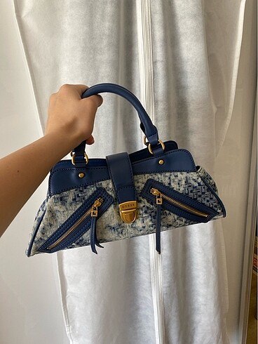 GUESS MAVİ ÇANTA