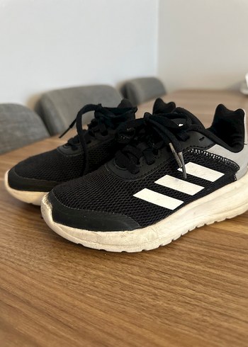 30 Beden Adidas erkek çocuk ayakkabı
