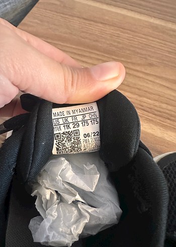 30 Beden siyah Renk Adidas erkek çocuk ayakkabı