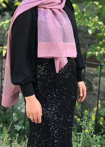 Uzun Kollu Pullu Siyah Elbise