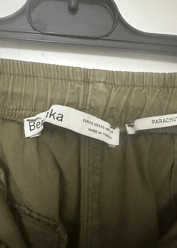 xs Beden Bershka Kadın Haki Paraşüt Pantolon