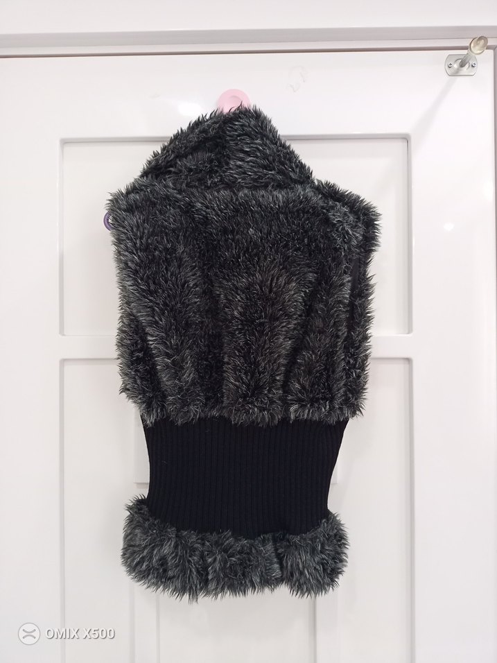 Kürk Detaylı Gri Kolsuz Kadın Yelek - Görsel 2