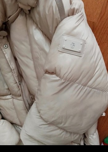 42 Beden ten rengi Renk Bej Kapüşonlu Kadın Kışlık Mont