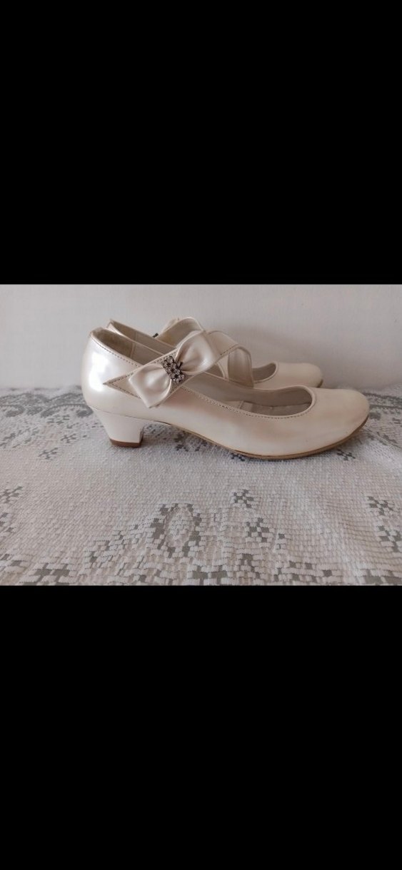 Klasik krem rengi Tokalı Kız  Ayakkabı - Görsel 4