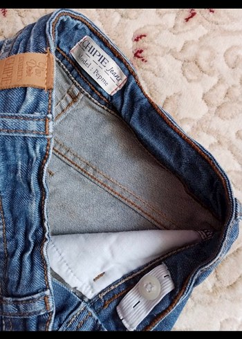 Nakışlı Düğmeli Kız Kot Şort - Görsel 3