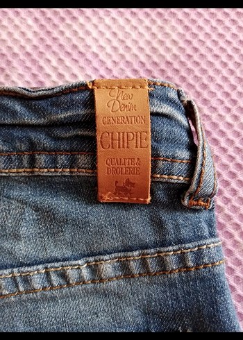 Nakışlı Düğmeli Kız Kot Şort - Görsel 4