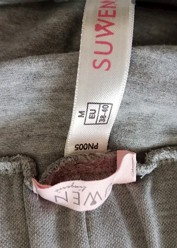 m Beden beyaz Renk Baskılı Beyaz Tişört ve Gri Mini Etek Takım