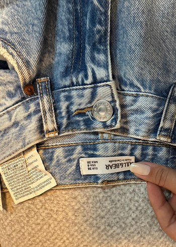 Pull and Bear Kadın Mavi Yırtık Bol Kesim Denim Pantolon
