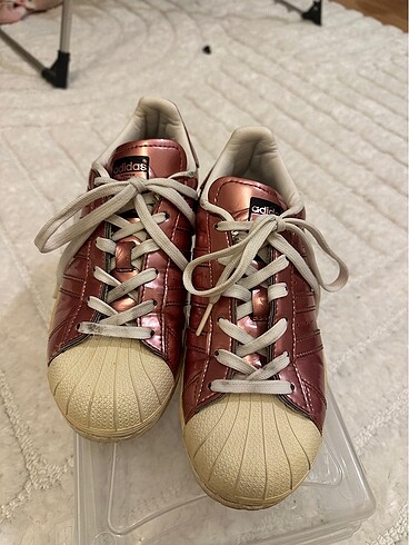 Adidas metalik pembe spor superstar