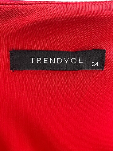 34 Beden kırmızı Renk Trendyol & Milla Uzun Elbise %70 İndirimli.