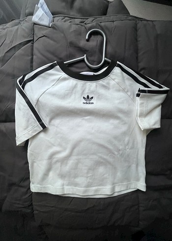 Siyah-Beyaz Adidas crop Tişört