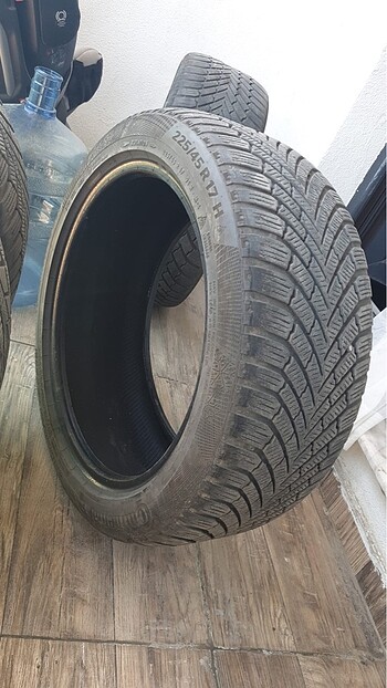  Beden Continental 225/45/17 kışlık lastik