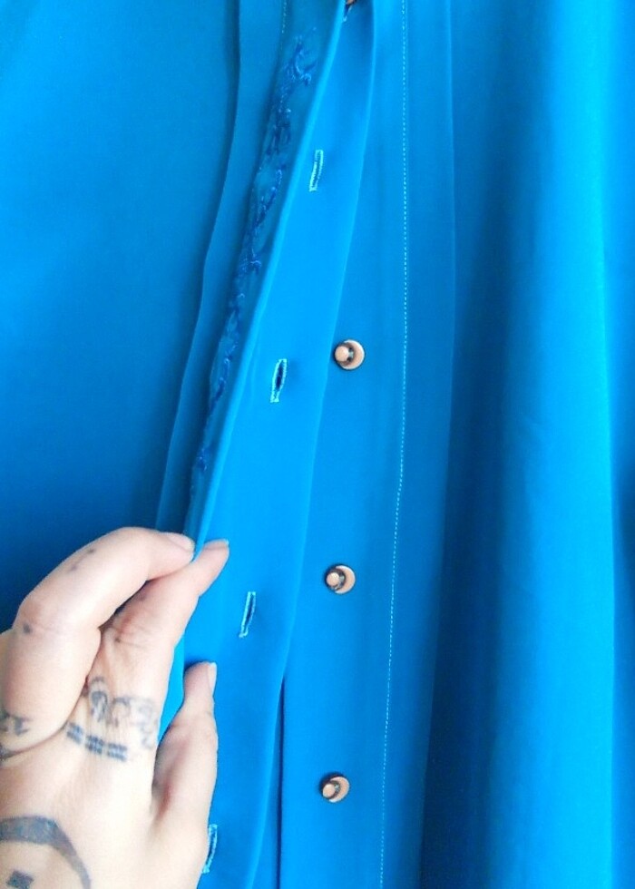 Sırt dekolteli vintage gömlek - Görsel 3