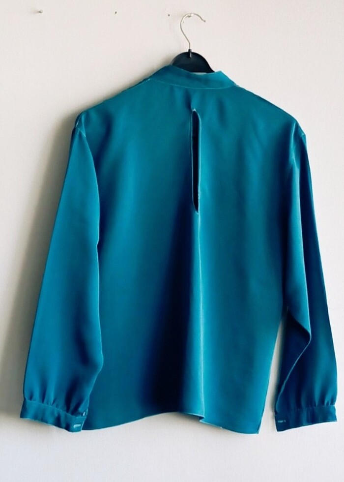 Sırt dekolteli vintage gömlek - Görsel 5