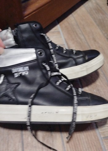 Siyah Sokak Stili Bağcıklar - Görsel 4