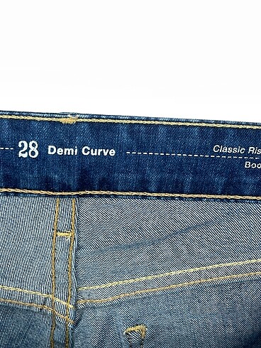 28 Beden mavi Renk Levis Jean / Kot %70 İndirimli.