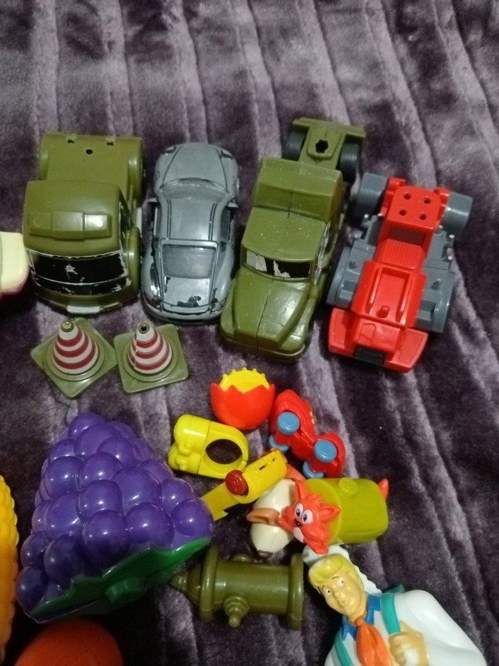 Renkli Çeşitli Oyuncak Seti - Görsel 2