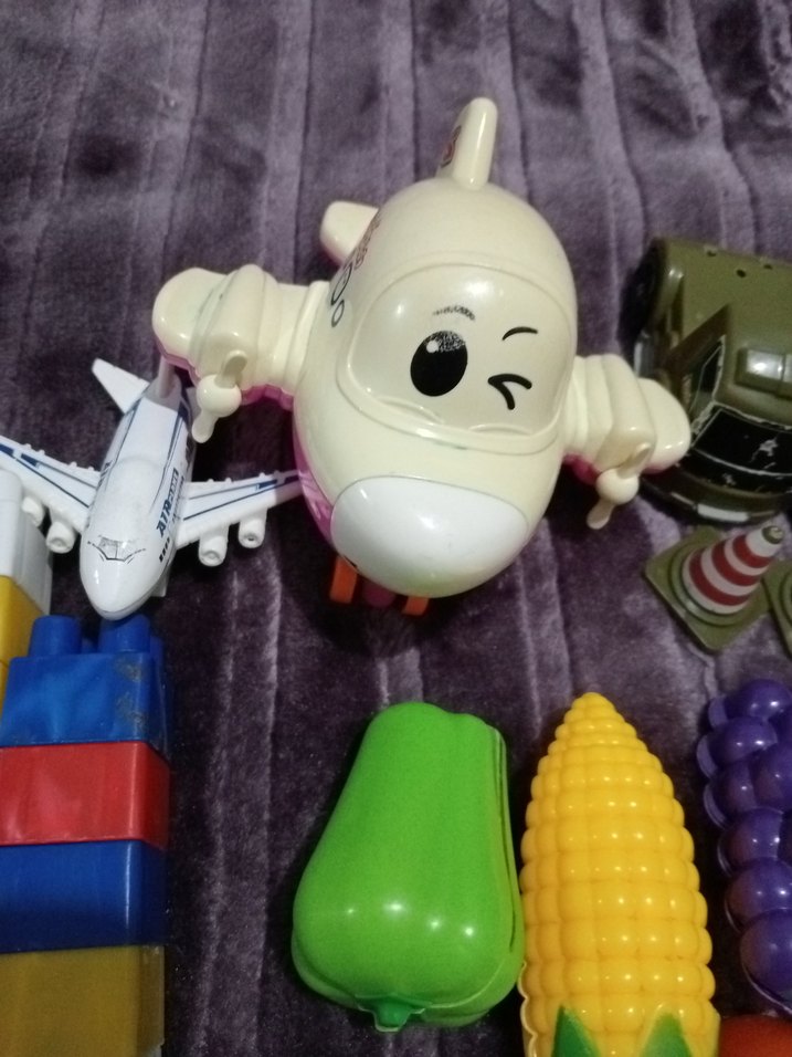 Renkli Çeşitli Oyuncak Seti - Görsel 3