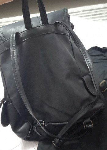 Siyah Deri Tokalı Kadın Sırt Çantası - Görsel 2