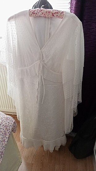 Kısa beyaz abiye elbise