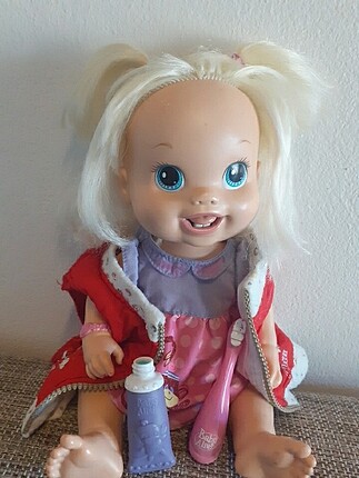 Baby alive dişini fırçalayan bebek