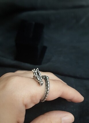 Accessory Collective Ejderha model yüzüğümüz