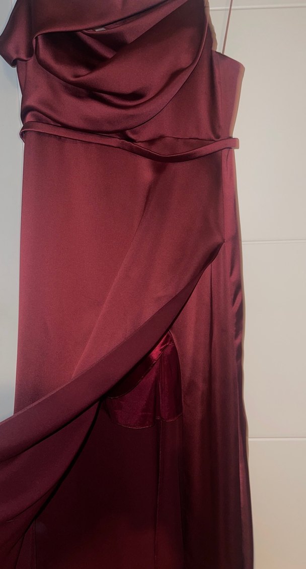 Bordo Uzun Drapeli Askılı Abiye Elbise - Görsel 3