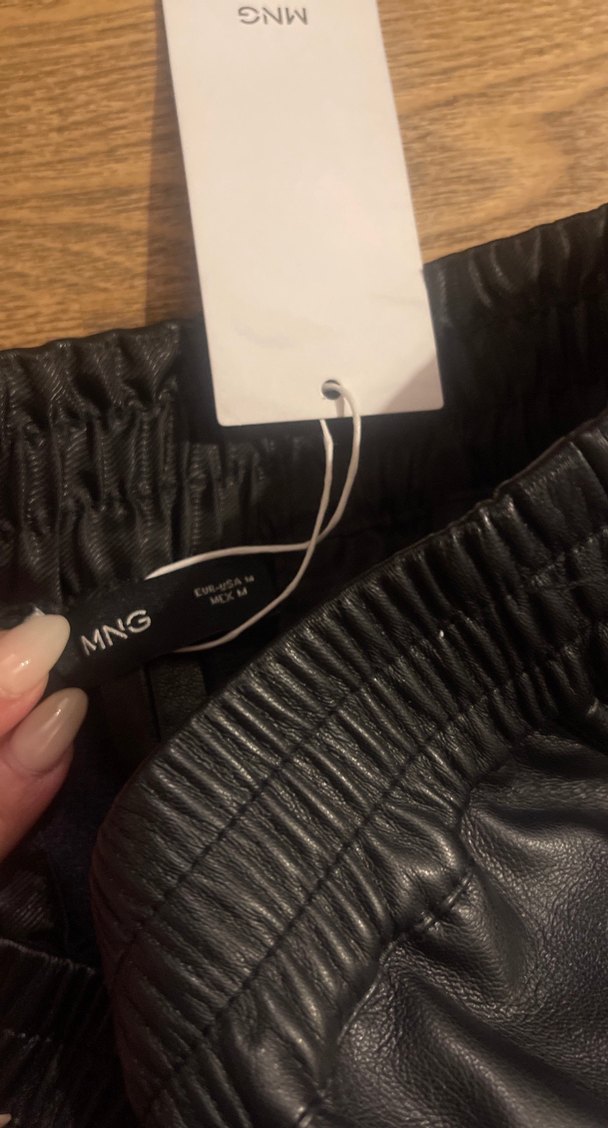 Siyah Deri Mini Şort - Görsel 4