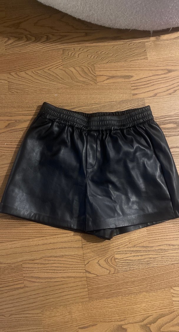 Siyah Deri Mini Şort - Görsel 2