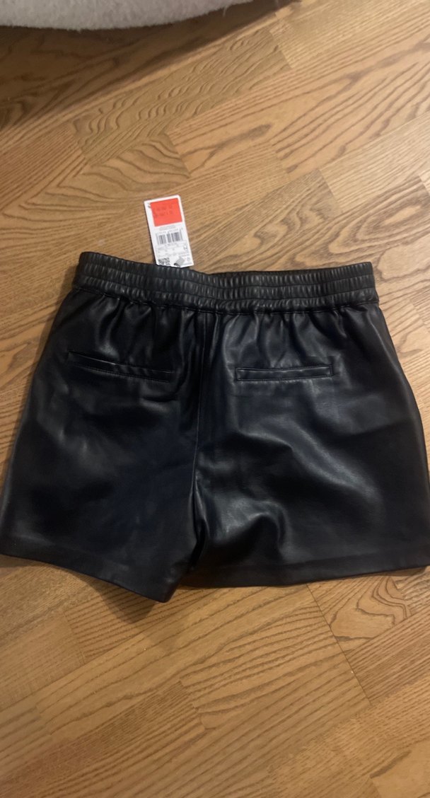 Siyah Deri Mini Şort - Görsel 5