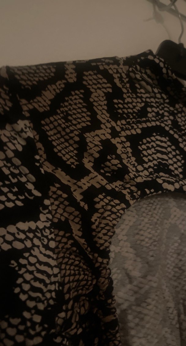 Yılan Desenli Boğazlı Kadın Bluz - Görsel 3