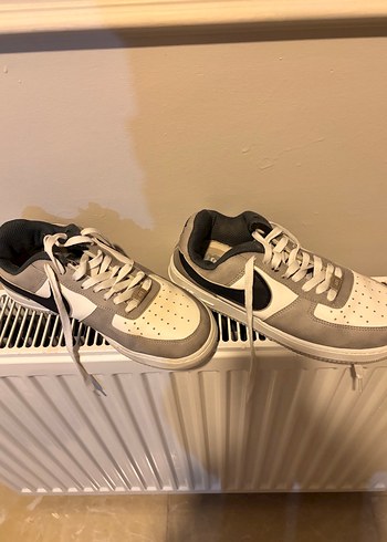 Nike Gri Bağcıklı Spor Ayakkabısı