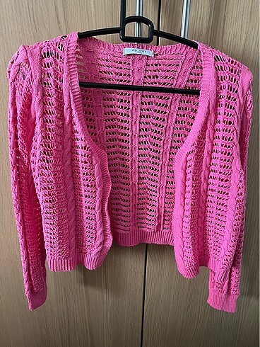 Pembe kısa hırka