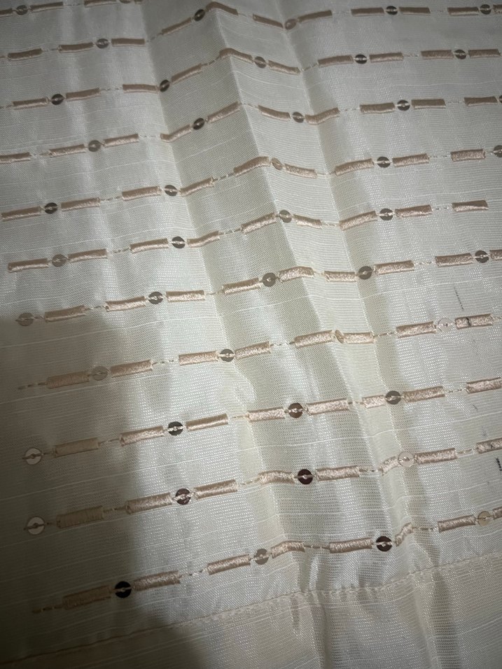 İşlemeli Parlak Beyaz sıfır
Yatak Örtüsü - Görsel 4