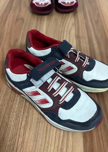 Slazenger Çocuk için renkli çizgili spor ayakkabı