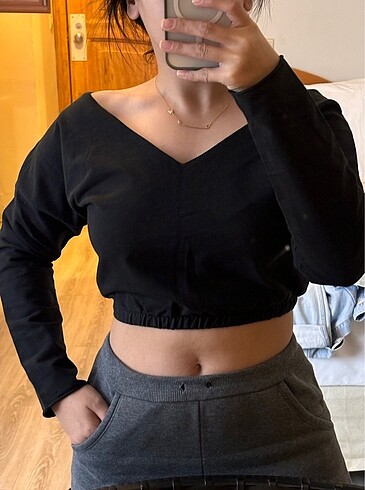 V yaka crop bluz