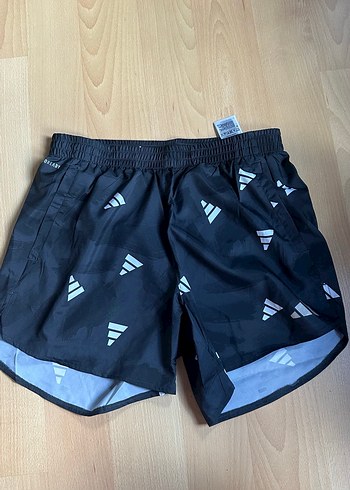Adidas Astarlı Şort