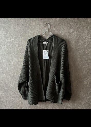PULL AND BEAR HIRKA 