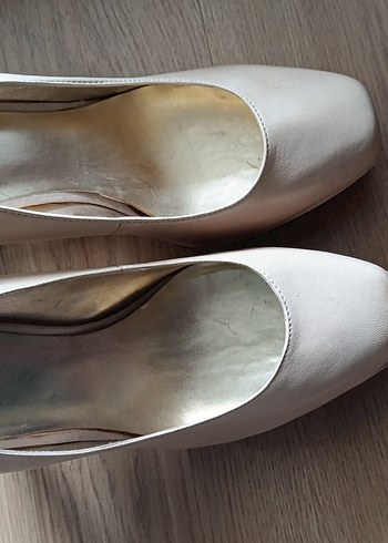 Nine West Minimal Ekru Topuklu Ayakkabi