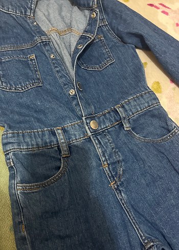 Kızlar için düğmeli koyu mavi denim tulum - Görsel 7