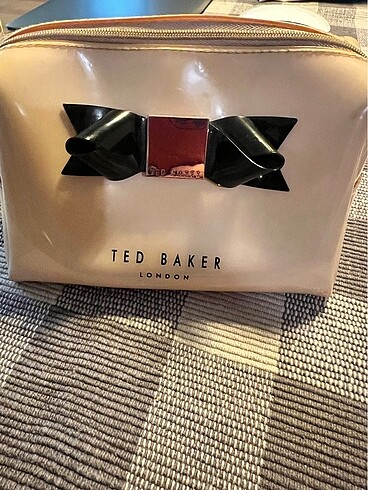 Ted Baker pembe makyaj çantası