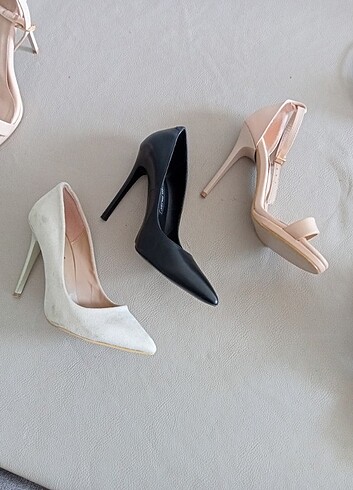 Üç çift topuklu ayakkabı  - Görsel 2