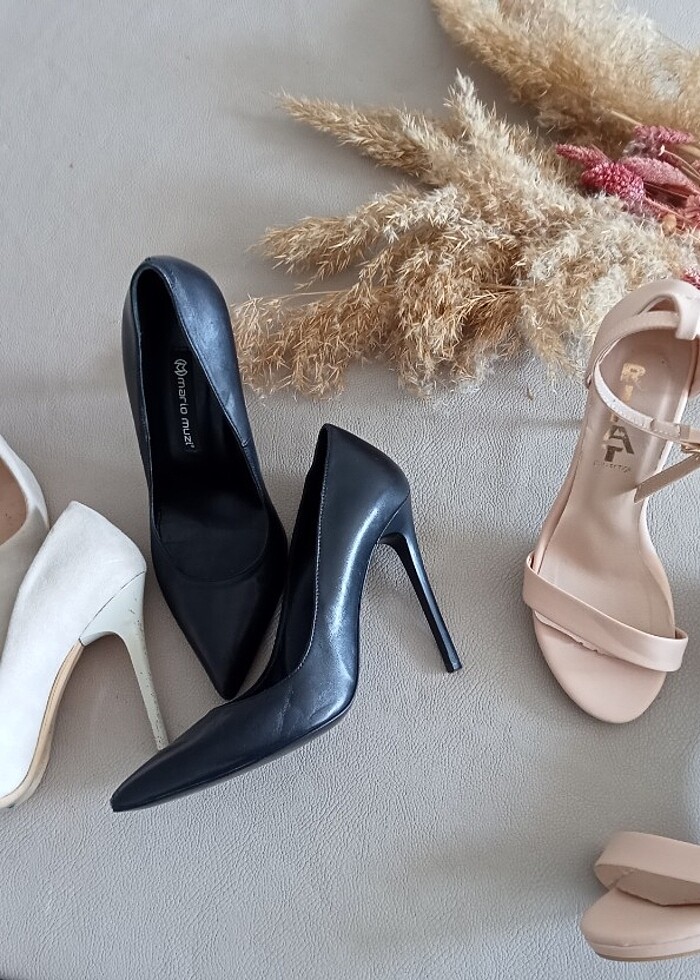 Üç çift topuklu ayakkabı  - Görsel 4