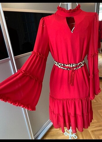Kirmizi elbise - Görsel 2