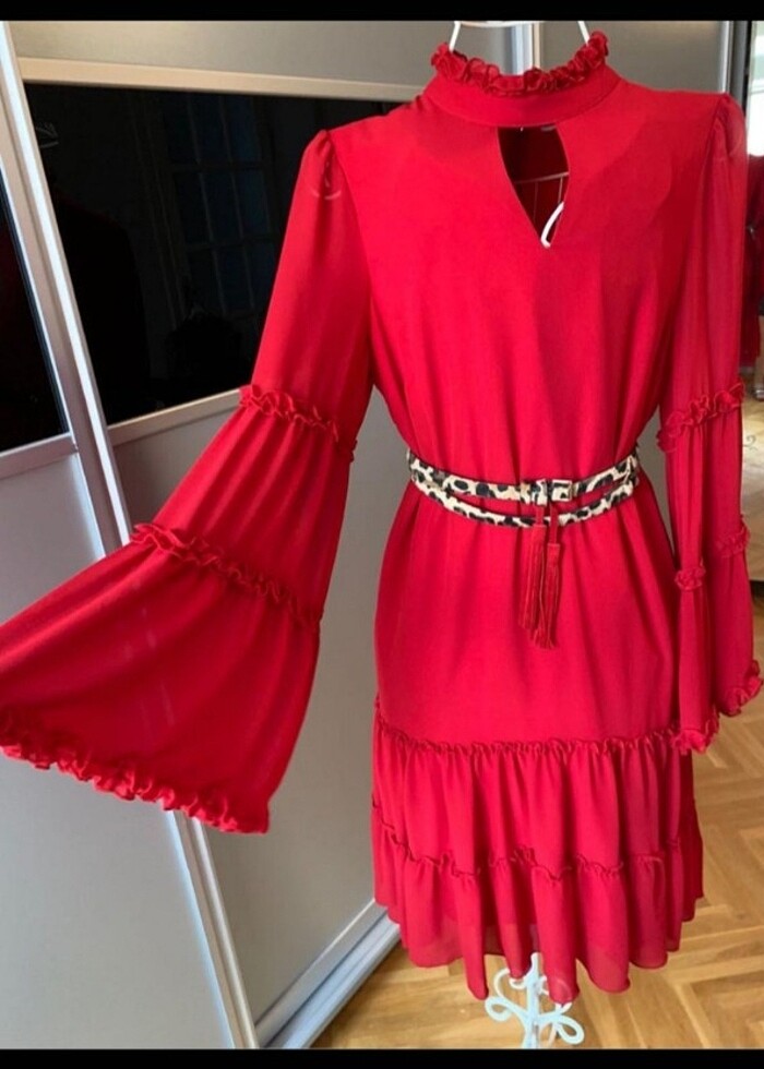 Kirmizi elbise - Görsel 2